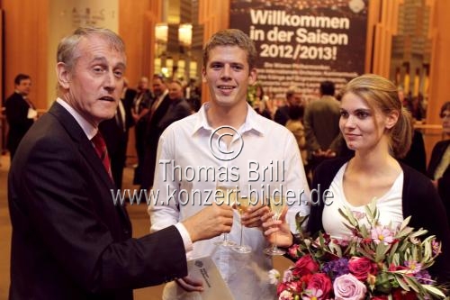 Konrad Ricke und Laura Cloeren sind die 15-millionste Besucher der Kölner Philharmonie (© Thomas Brill)