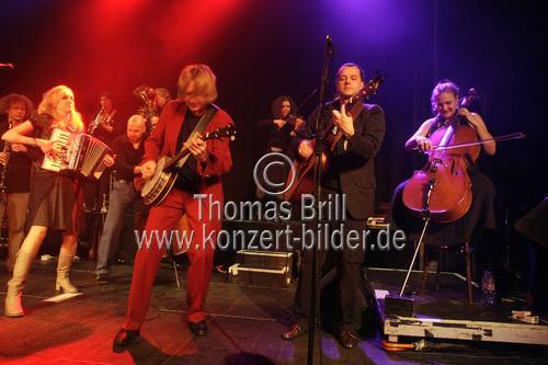 Deutsche Weltmusikband 17 Hippies gastierten auf ihrer 