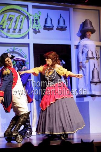 Ensemble spielt das Stück 