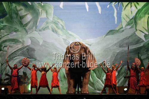 Artistikshow des österreichischen Aktionskünstlers André Heller AFRIKA! AFRIKA! gastiert in der Lanxess-Arena Köln (© Thomas Brill)