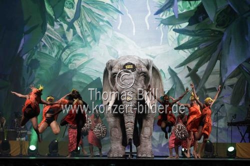 Artistikshow des österreichischen Aktionskünstlers André Heller AFRIKA! AFRIKA! gastiert in der Lanxess-Arena Köln (© Thomas Brill)