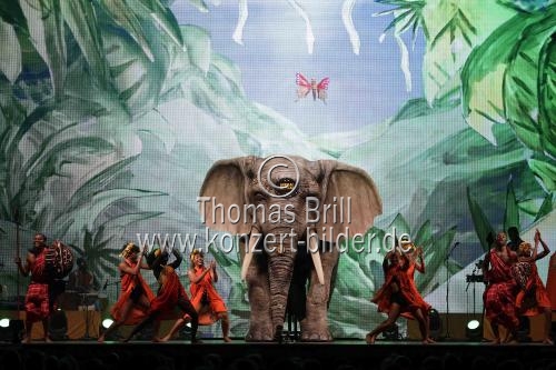 Artistikshow des österreichischen Aktionskünstlers André Heller AFRIKA! AFRIKA! gastiert in der Lanxess-Arena Köln (© Thomas Brill)