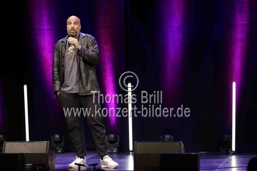 Deutsch-marokkanischer Komiker Abdelkarim gastiert bei der Eröffnungsshow 