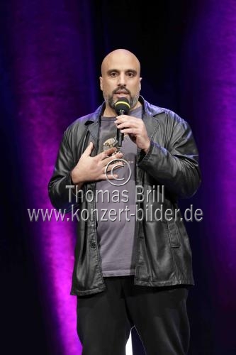 Deutsch-marokkanischer Komiker Abdelkarim gastiert bei der Eröffnungsshow 
