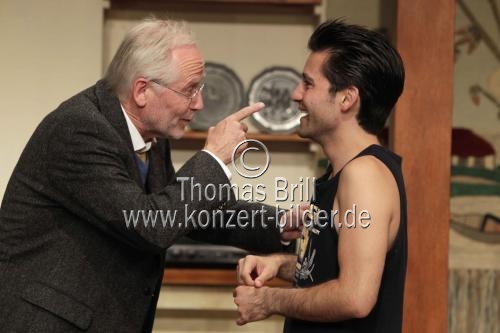 achtung deutsch - Multi-Kulti-Komödie von Stefan Vögel im Theater am Dom, Köln (© Thomas Brill)