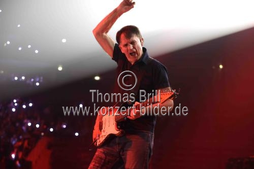Kanadische Rock-Sänger Bryan Adams gastiert auf seiner 