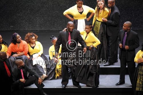 Das Südafrikanische Vokalensemble Cape Town Opera Chorus gastiert mit seiem Programm African Angels im Rahmen des 27. Kölner Sommerfestivals vom 11. bis 13. Juli 2014 in der Philharmonie Köln (© Thomas Brill)