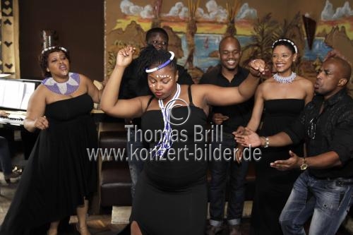 Das Südafrikanische Vokalensemble Cape Town Opera Chorus gastiert mit seiem Programm African Angels im Rahmen des 27. Kölner Sommerfestivals vom 11. bis 13. Juli 2014 in der Philharmonie Köln (© Thomas Brill)