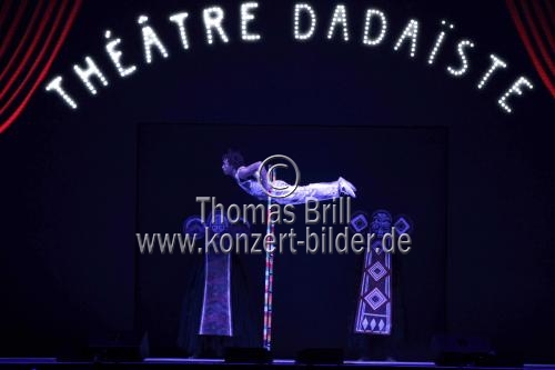 Artistikshow des österreichischen Aktionskünstlers André Heller AFRIKA! AFRIKA! gastiert am 16. und 28. April 2014 in der Lanxess-Arena Köln (&copy; Thomas Brill)