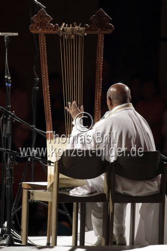 Alemu Aga aus Äthiopien gastiert mit 