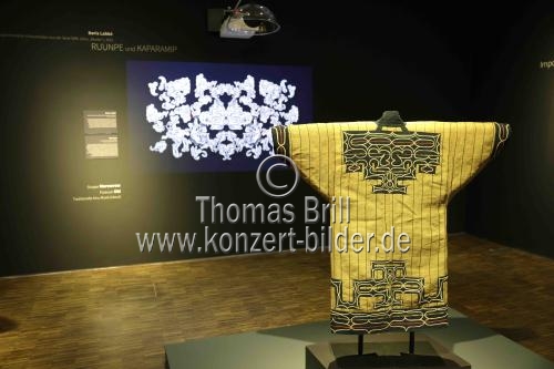 Die Ausstellung „Eine Seele in Allem – Begegnungen mit Ainu aus dem Norden Japans“ gastiert vom 5. November 2021 bis 20. Februar 2022 im Rautenstrauch-Joest-Museum Köln (&copy; Thomas Brill)