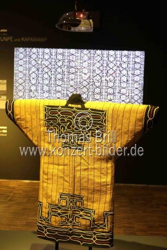 Die Ausstellung „Eine Seele in Allem – Begegnungen mit Ainu aus dem Norden Japans“ gastiert vom 5. November 2021 bis 20. Februar 2022 im Rautenstrauch-Joest-Museum Köln (&copy; Thomas Brill)