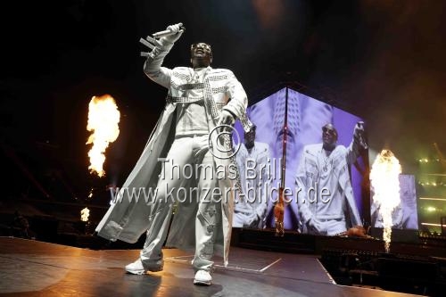 Amerikanisch-senegalesischer Sänger Akon gastiert auf ihrer 