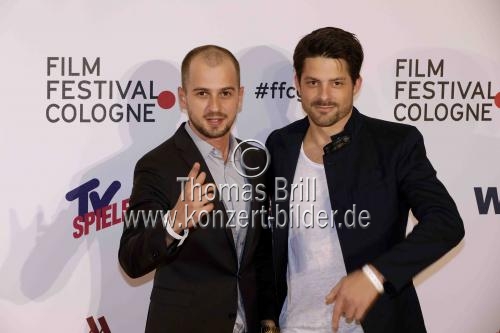 Deutscher Schauspieler Mischa Al Yassin und David Bruda bei der Verleihung der Film Festival Cologne Awards 2017 wird Kultur- und Wissenschaftsministerin Isabel Pfeiffer-Poensgen im IHK Börsensaal Köln (&copy; Thomas Brill)