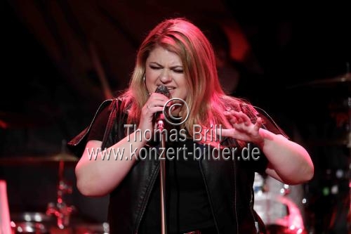 Deutsche Sängerin Alina Wichmann alias Alina gastiert auf ihrer 