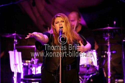 Deutsche Sängerin Alina Wichmann alias Alina gastiert auf ihrer 