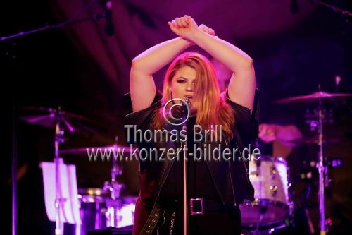 Deutsche Sängerin Alina Wichmann alias Alina gastiert auf ihrer 