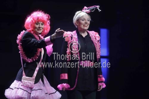 Anne Rixmann und Imke Schreiber spielen das Stück 