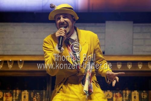 Deutsche Rapper Lukas Strobel alias Alligatoah gastiert auf seiner 