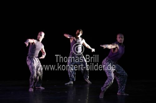 Amerikanische Tanzkompanie Alvin Ailey American Dance Theater gastiert im Rahmen des 30. Kölner Sommerfestivals vom 08. bis 13. August 2017 in der Philharmonie Köln (&copy; Thomas Brill)