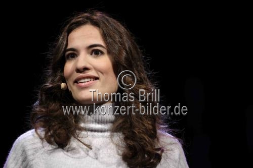Deutsche Buchautor Florian Illies und die deutsche Moderatorin Mona Ameziane liest aus seinem neuem Roman 