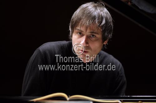Polnischer Pianist Piotr Anderszewski gastiert mit Werken von Johann Sebastian Bach, Robert Schumann und Leo Janácek in der Philharmonie Köln (© Thomas Brill)