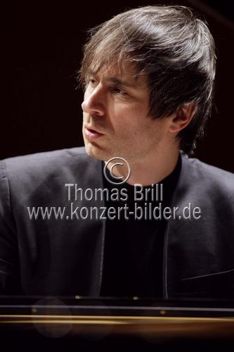 Polnischer Pianist Piotr Anderszewski gastiert mit Werken von Johann Sebastian Bach, Robert Schumann und Leo Janácek in der Philharmonie Köln (© Thomas Brill)