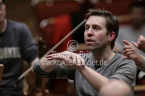 Norwegische Pianist Leif Ove Andsnes leitet das Mahler Chamber Orchestra in der Philharmonie Köln (© Thomas Brill)