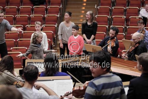 Norwegische Pianist Leif Ove Andsnes leitet das Mahler Chamber Orchestra in der Philharmonie Köln (&copy; Thomas Brill)
