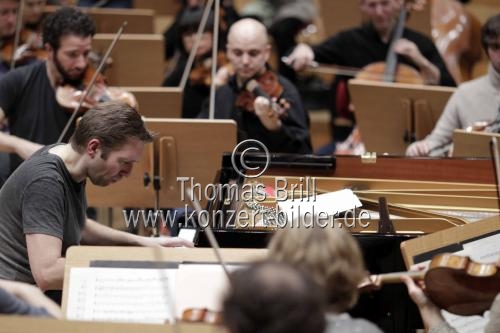 Norwegische Pianist Leif Ove Andsnes leitet das Mahler Chamber Orchestra in der Philharmonie Köln (© Thomas Brill)