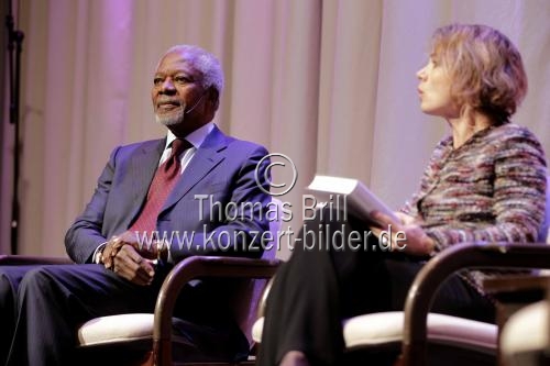 Ghanaische Diplomat Kofi Annan liest aus seinem Roman 