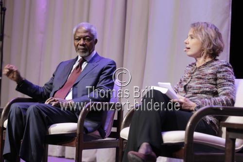 Ghanaische Diplomat Kofi Annan liest aus seinem Roman 