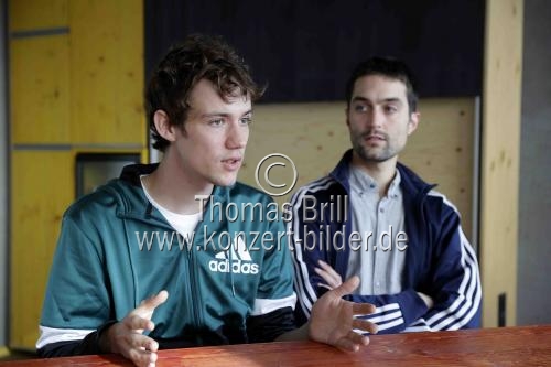 Christopher Annen und Henning May von der deutsche Pop-Rock-Band AnnenMayKantereit im Interview bezüglich der Veröffentlichung ihrer neuen Albums 