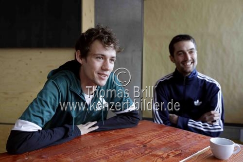Christopher Annen und Henning May von der deutsche Pop-Rock-Band AnnenMayKantereit im Interview bezüglich der Veröffentlichung ihrer neuen Albums 