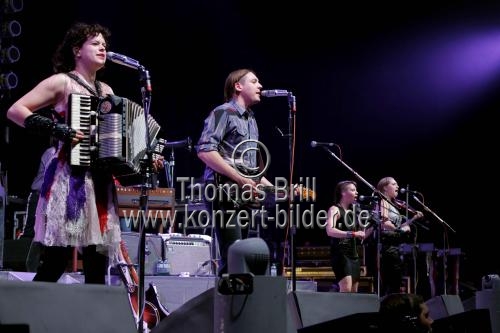 Kanadische Indie-Rockband Arcade Fire gastiert auf ihrer 