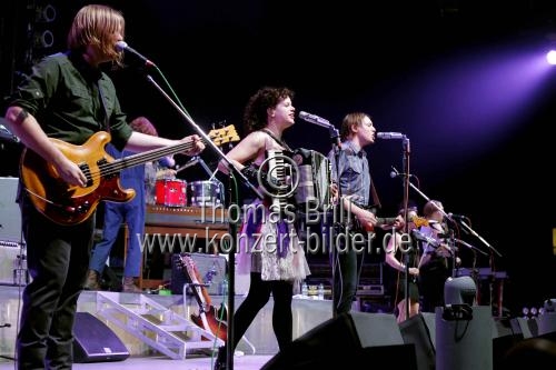 Kanadische Indie-Rockband Arcade Fire gastiert auf ihrer 