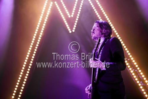 Britische Indie-Rockband Arctic Monkeys gastiert auf ihrer 