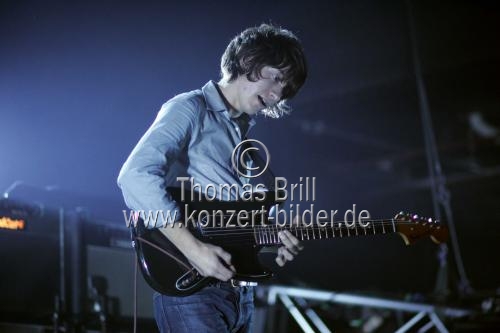 Britische Indie-Rockband Arctic Monkeys gastiert auf ihrer 