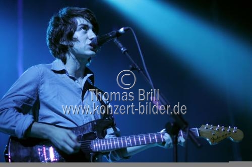 Britische Indie-Rockband Arctic Monkeys gastiert auf ihrer 