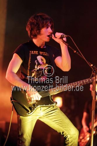 Britische Indie-Rockband Arctic Monkeys gastiert auf ihrer 
