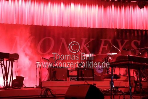Britische Indie-Rockband Arctic Monkeys gastiert auf ihrer 