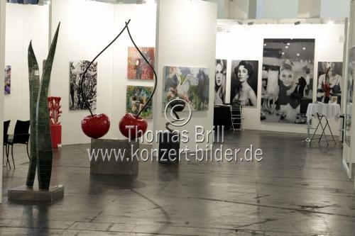 Messe für aktuelle Kunst ART.FAIR präsentiert vom 29.10. bis 01.11.2011 viel versprechende junge Positionen und ausgewählte aktuelle Arbeiten bewährter, international vertretener Künstler im Staatenhaus am Rheinpark in Köln (&copy; Thomas Brill)