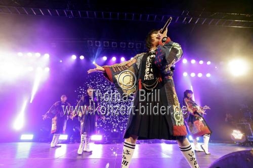 Japanische Idol bzw. J-Pop-Gruppe Atarashii Gakko! gastiert auf ihrer 