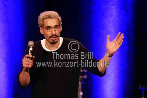 Deutscher Stand-up Comedian Serkan Ates-Stein gastiert bei Eröffnungsshow 
