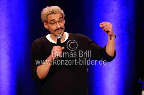 Deutscher Stand-up Comedian Serkan Ates-Stein gastiert bei Eröffnungsshow 