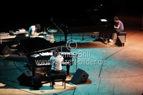 Französisches Elektro-, Klassik- und Rock-Trio Aufgang gastiert auf ihrer 