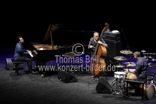 Israelisches Jazz-Trio Avishai Cohen Trio gastiert auf ihrer 