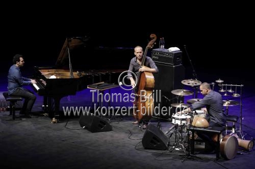 Israelisches Jazz-Trio Avishai Cohen Trio gastiert auf ihrer 