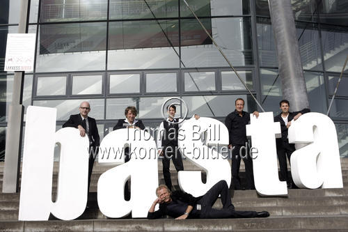 Kölner A Capella-Gruppe basta gastiert am 14. Dezember 2008 mit ihrem X-Mas-Special in der LANXESS-Arena  (&copy; Thomas Brill)