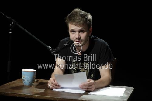 Deutsche Schauspieler Jonas Baeck stellt in Begleitung seines Vaters Rolf Ketan Tepel seinen autobiographischen Reiseroman 
